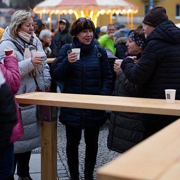 
                                Rozsvícení vánočního stromu na náměstí Republiky. FOTO: Kultura Blansko
                                    