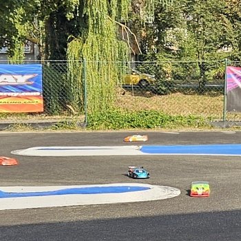 
                                 RC autodrom Blansko hostil v neděli závody RC aut 1:10 elektro. FOTO: archiv pořadatelů
                                    