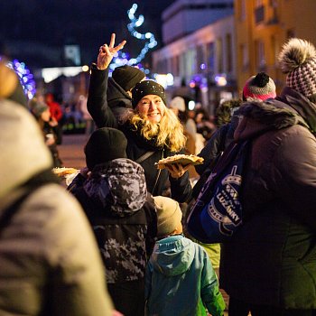 
                                Rozsvícení vánočního stromu na náměstí Republiky. FOTO: Kultura Blansko
                                    