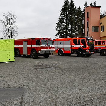 
                                Kulaté výročí si slavnostním nástupem připomněli příslušníci nynějšího Územního odboru Blansko, Hasičského záchranného sboru Jihomoravského kraje, na setkání nechyběli zástupci složek IZS, vedení města a další hosté. FOTO: Michal Záboj
                                    