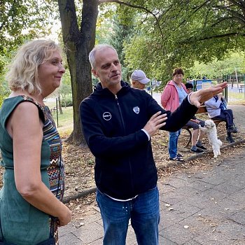 
                                Slavnostní otevření altánku v Salmově ulici. FOTO: Pavla Komárková
                                    