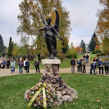 
                                Na blanenském hřbitově v neděli uctili Památku zesnulých. FOTO: Sabina Pavloušková
                                    