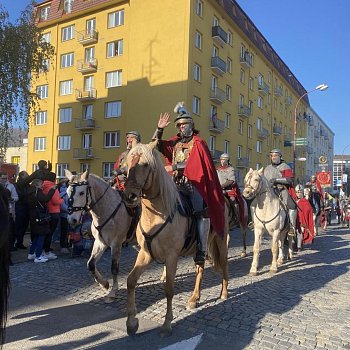 
                                Nedělní historický průvod sv. Martina. FOTO: Pavla Komárková
                                    