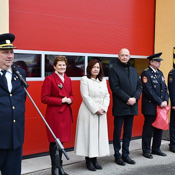 
                                Kulaté výročí si slavnostním nástupem připomněli příslušníci nynějšího Územního odboru Blansko, Hasičského záchranného sboru Jihomoravského kraje, na setkání nechyběli zástupci složek IZS, vedení města a další hosté. FOTO: Michal Záboj
                                    