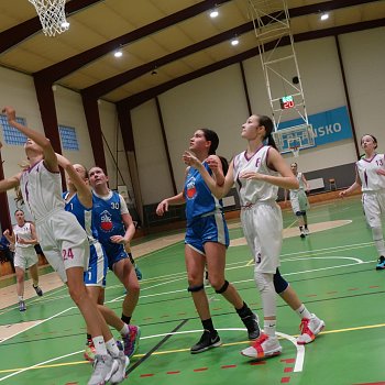 
                                Basketbalistky U14 BK Blansko vybojovaly vítězství. FOTO: archiv pořadatelů
                                    