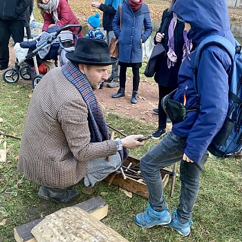 
                                Nedělní program v zámeckém parku představil tradiční řemesla. FOTO: Pavla Komárková
                                    