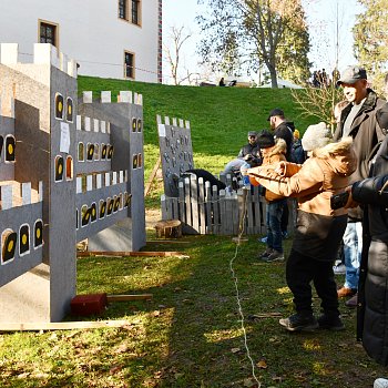 
                                Nedělní program v zámeckém parku. FOTO: Michal Záboj
                                    