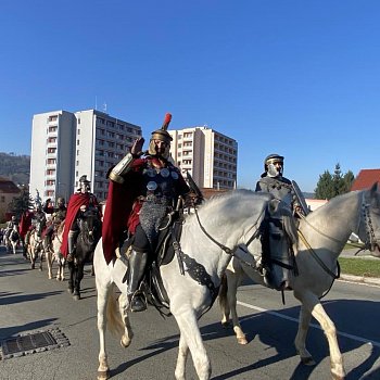 
                                 Nedělní historický průvod sv. Martina. FOTO: Pavla Komárková 
                                    