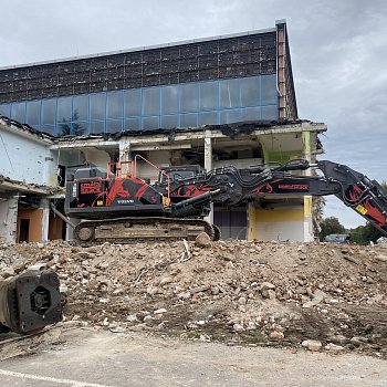 
                                Demolice bývalých lázní (říjen 2024). FOTO: Pavla Komárková
                                    