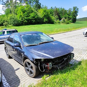 
                                Autovrak odstavený na veřejném parkovišti. FOTO: Městská policie Blansko
                                    