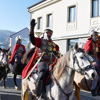 
                                Nedělní historický průvod sv. Martina. FOTO: Michal Záboj
                                    