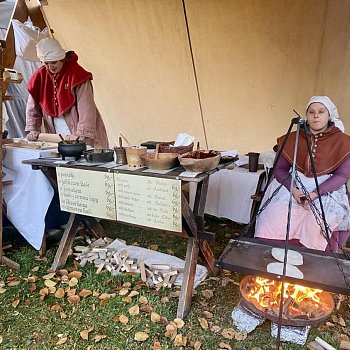 
                                 Zámecký park hostil historický jarmark. FOTO: Pavla Komárková 
                                    