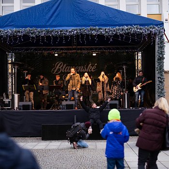 
                                Rozsvícení vánočního stromu na náměstí Republiky. FOTO: Kultura Blansko
                                    