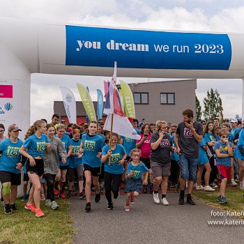 
                                Účastníci You Dream We Run 2023 plnili sny dětem či dospělým osobám se zdravotním hendikepem nebo těžkým životním osudem. FOTO: Kateřina Kotoučková
                                    