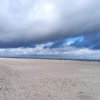 
                                Studenti blanenského gymnázia vyrazili na ostrov Langeoog. FOTO: archiv školy
                                    