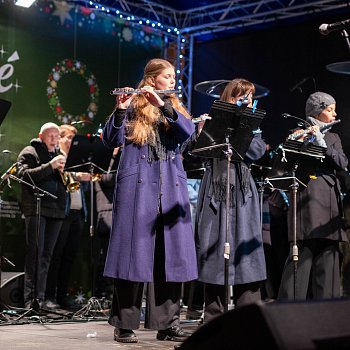 
                                Rozsvícení vánočního stromu na náměstí Republiky. FOTO: Kultura Blansko
                                    