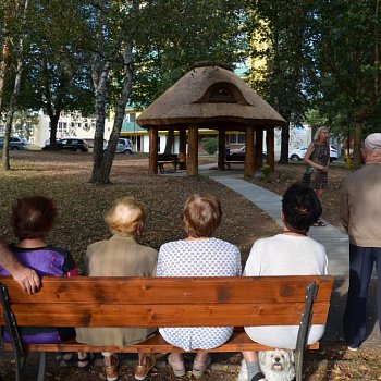 
                                Slavnostní otevření altánku v Salmově ulici. FOTO: Zdenka Bramborová
                                    