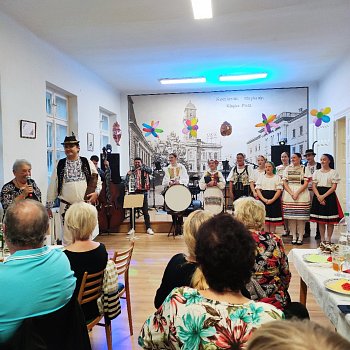 
                                Senioři z Blanska letos navštívili partnerské město Komárno. FOTO: Zdeněk Lejtnar
                                    