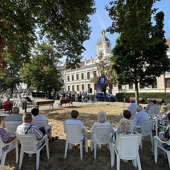 
                                Na letošním posledním promenádním koncertu zahrála Lipovanka. FOTO: KSMB
                                    