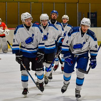 
                                Hokejisté Dynamiters Blansko HK hráli s Uherským Ostrohem 5:6 po samostatných nájezdech. FOTO: Nikola Škvareninová 
                                    