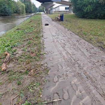 
                                Ve městě zůstávají uzavřené části cyklostezek na nábřeží Svitavy. FOTO: Městská police Blansko
                                    