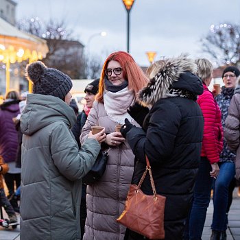 
                                Rozsvícení vánočního stromu na náměstí Republiky. FOTO: Kultura Blansko
                                    