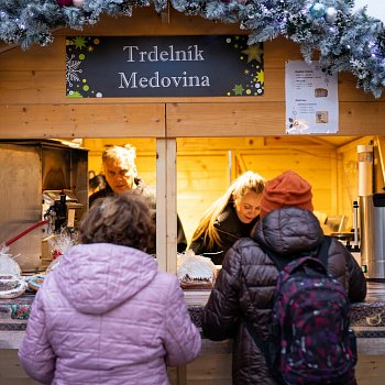 
                                Rozsvícení vánočního stromu na náměstí Republiky. FOTO: Kultura Blansko
                                    