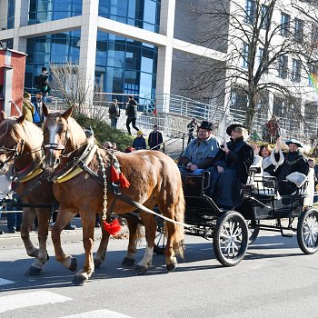 
                                Nedělní historický průvod sv. Martina. FOTO: Michal Záboj
                                    