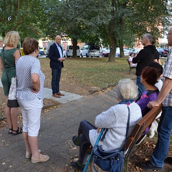 
                                Slavnostní otevření altánku v Salmově ulici. FOTO: Zdenka Bramborová
                                    