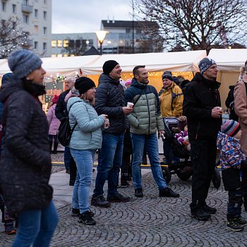 
                                Rozsvícení vánočního stromu na náměstí Republiky. FOTO: Kultura Blansko
                                    