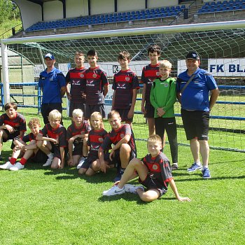 
                                Mladí fotbalisté z Legnice na turnaji v Blansku. FOTO: Karel Ťoupek
                                    