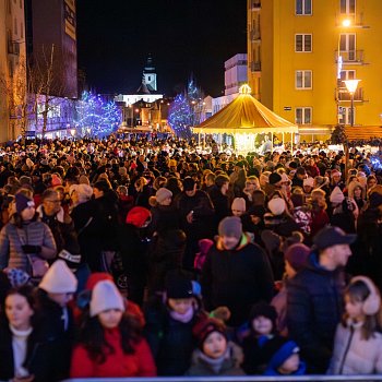 
                                Rozsvícení vánočního stromu na náměstí Republiky. FOTO: Kultura Blansko
                                    