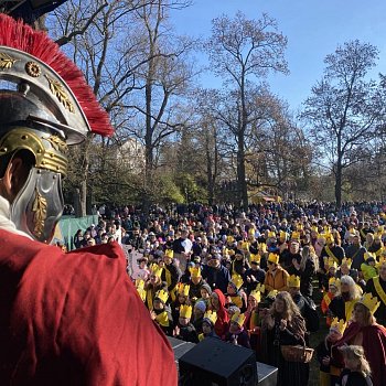 
                                Nedělní program v zámeckém parku zahájil svatý Martin. FOTO: Pavla Komárková 
                                    