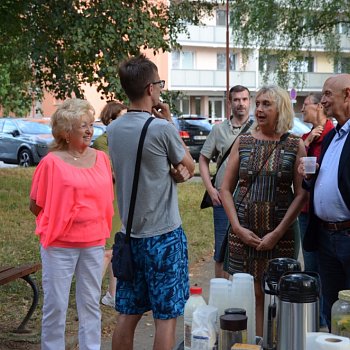 
                                Slavnostní otevření altánku v Salmově ulici. FOTO: Zdenka Bramborová
                                    