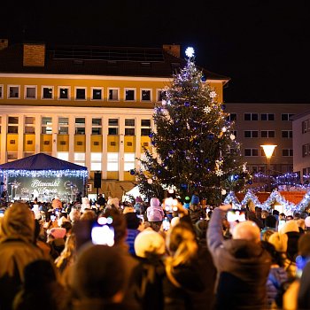 
                                Rozsvícení vánočního stromu na náměstí Republiky. FOTO: Kultura Blansko
                                    