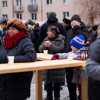 
                                Rozsvícení vánočního stromu na náměstí Republiky. FOTO: Kultura Blansko
                                    