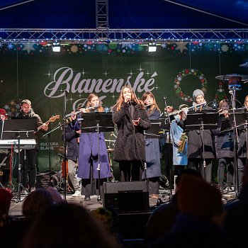 
                                Rozsvícení vánočního stromu na náměstí Republiky. FOTO: Kultura Blansko
                                    