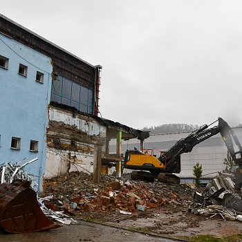 
                                Demolice bývalých lázní (září 2024). FOTO: Michal Záboj
                                    