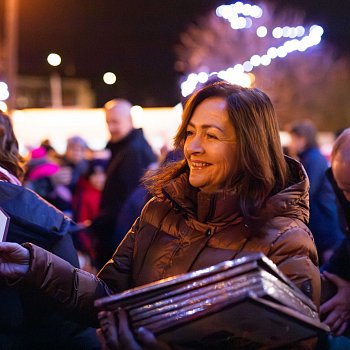 
                                Rozsvícení vánočního stromu na náměstí Republiky. FOTO: Kultura Blansko
                                    