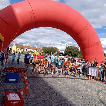 
                                Blansko ožilo tradičním Půlmaratonem Moravským krasem. FOTO: Sabina Pavloušková
                                    