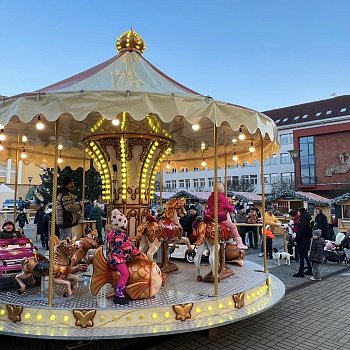 
                                Sváteční program náměstí Republiky nabídlo také v sobotu. FOTO: Kultura Blansko
                                    