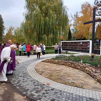 
                                Na blanenském hřbitově v neděli uctili Památku zesnulých. FOTO: Sabina Pavloušková
                                    