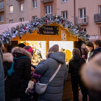 
                                Rozsvícení vánočního stromu na náměstí Republiky. FOTO: Kultura Blansko
                                    