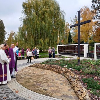 
                                Na blanenském hřbitově v neděli uctili Památku zesnulých. FOTO: Sabina Pavloušková
                                    