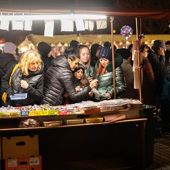 
                                Rozsvícení vánočního stromu na náměstí Republiky. FOTO: Kultura Blansko
                                    