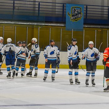 
                                Hokejisté Dynamiters Blansko HK hráli s Uherským Ostrohem 5:6 po samostatných nájezdech. FOTO: Nikola Škvareninová 
                                    