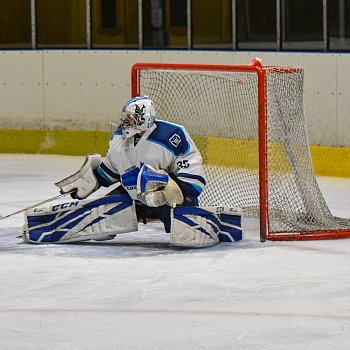 
                                Hokejisté Dynamiters Blansko HK hráli s Uherským Ostrohem 5:6 po samostatných nájezdech. FOTO: Nikola Škvareninová 
                                    