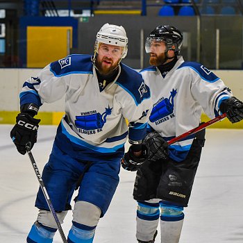 
                                Hokejisté Dynamiters Blansko HK hráli s Uherským Ostrohem 5:6 po samostatných nájezdech. FOTO: Nikola Škvareninová 
                                    