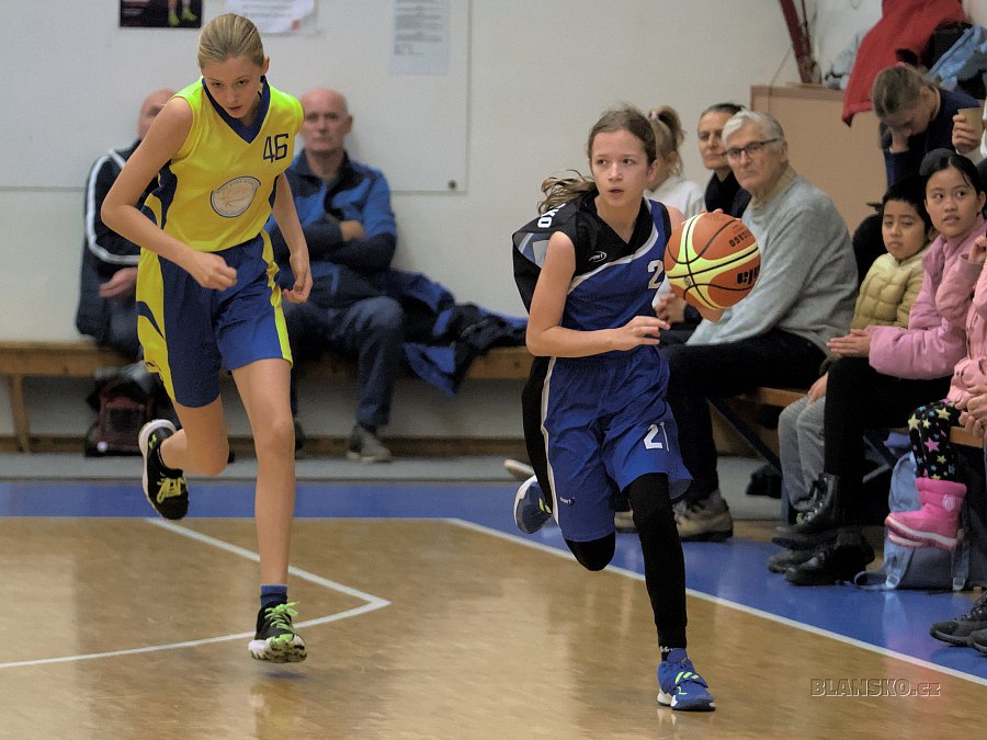 
                                Starší minižákyně U13 odehrály poslední letošní turnaj. FOTO: archiv klubu
                                    