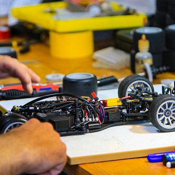 
                                RC autodrom Blansko hostil vytrvalostní závod RC modelů aut na 12 hodin. FOTO: Roman Krejčí
                                    